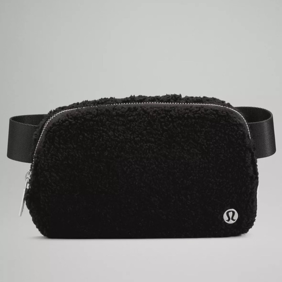 lululemon athletica Handbags - NWT Rare Lululemon Black Sherpa Fleece Everywhere Bag